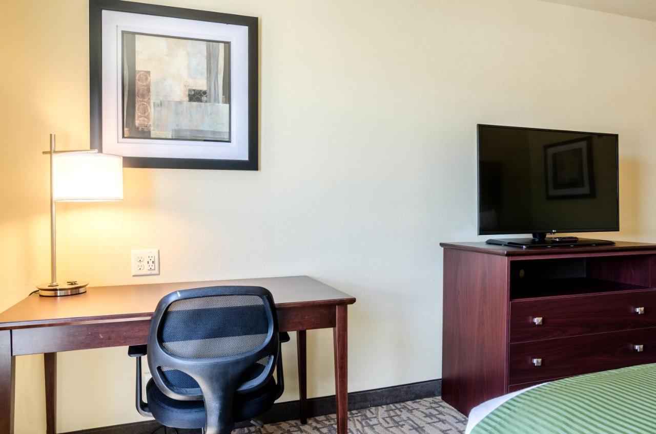 Cobblestone Hotel&Suites - Paxton Extérieur photo