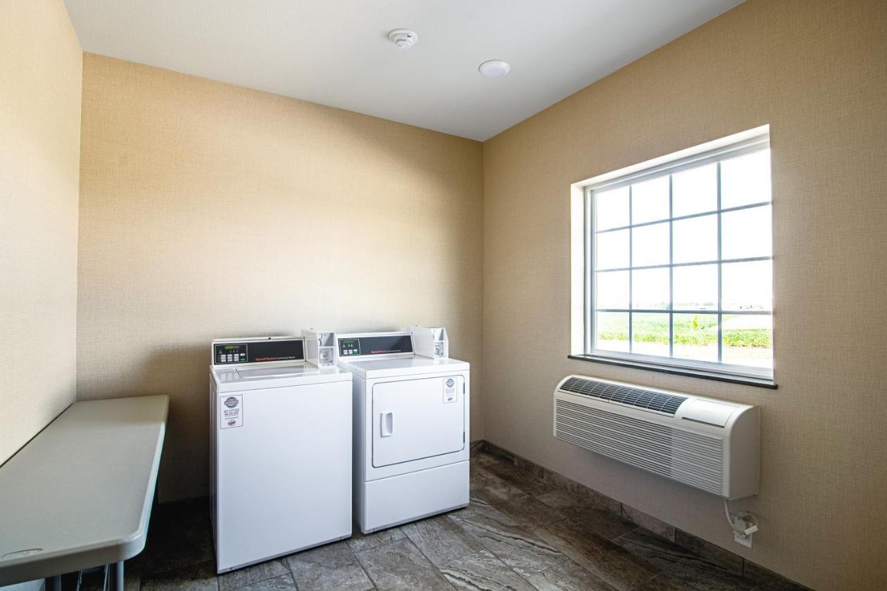 Cobblestone Hotel&Suites - Paxton Extérieur photo