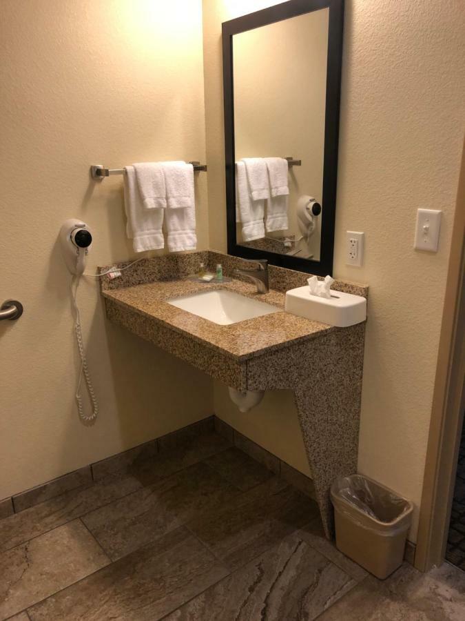 Cobblestone Hotel&Suites - Paxton Extérieur photo